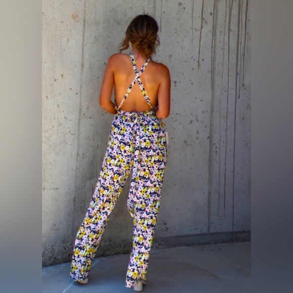 NWT VICI BLUMA FLORAL HALTER JUMPSUIT - BLACK/MULTI |Size Medium LAST ONE!!! - Picture 3 of 8